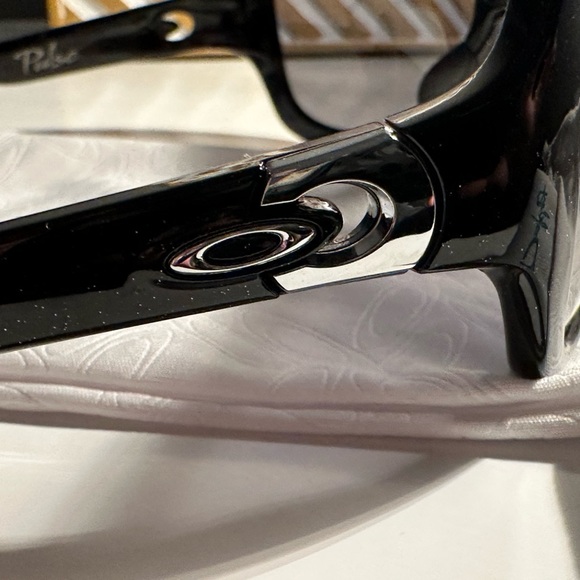 Authentic Oakley sunglasses RARE🦄 - Picture 5 of 8